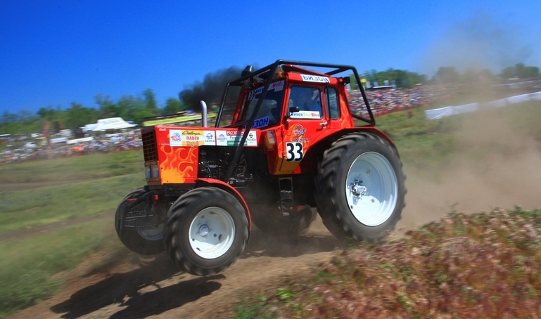 Everybody on the tractor!