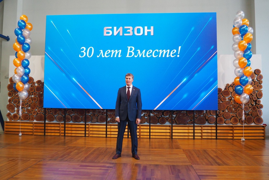 Сотрудников поздравили с 30-летием компании