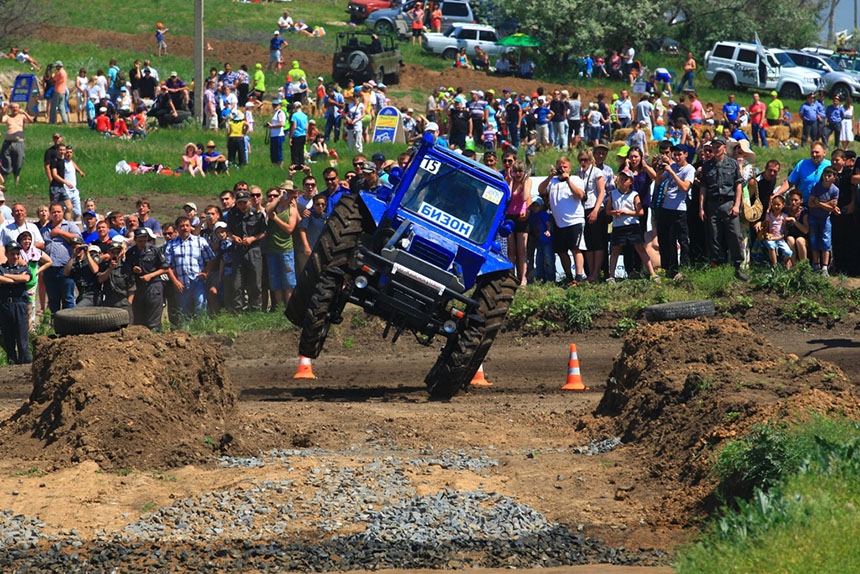 X «Bizon Track-Show 2012» Tractor Races